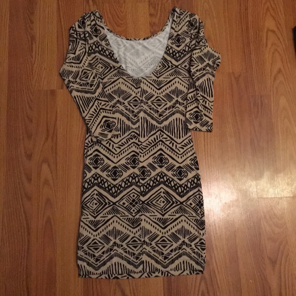 Patterned dress - Picture 2 of 3